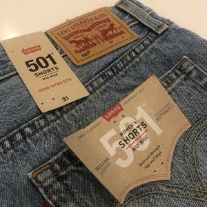 Levi’s mid rise washed denim short.
